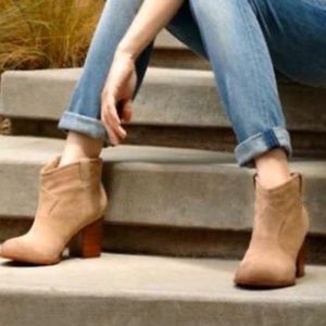 Splendid Tan Lakota Boots/Booties 5.5